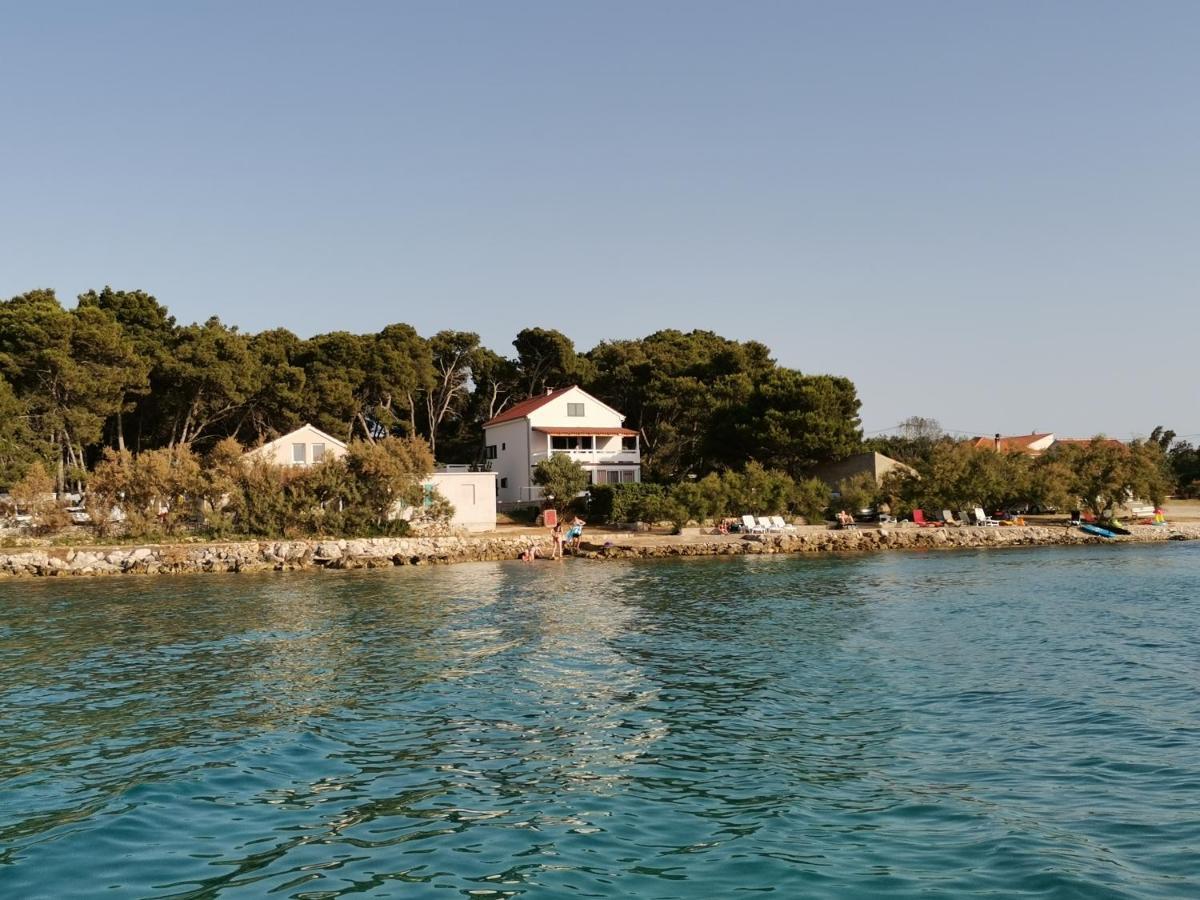 Apartments By The Sea Susica, Ugljan - 3462 Dış mekan fotoğraf